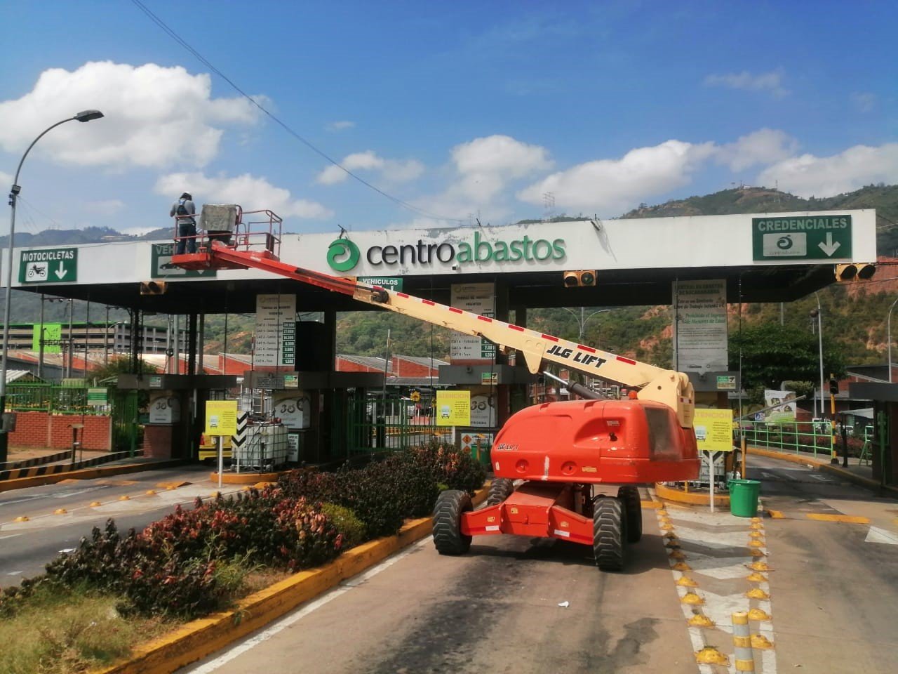 Andamios certificados en Bucaramanga- SAPMAN SAS plataformas elevadoras manlift en Bucaramanga